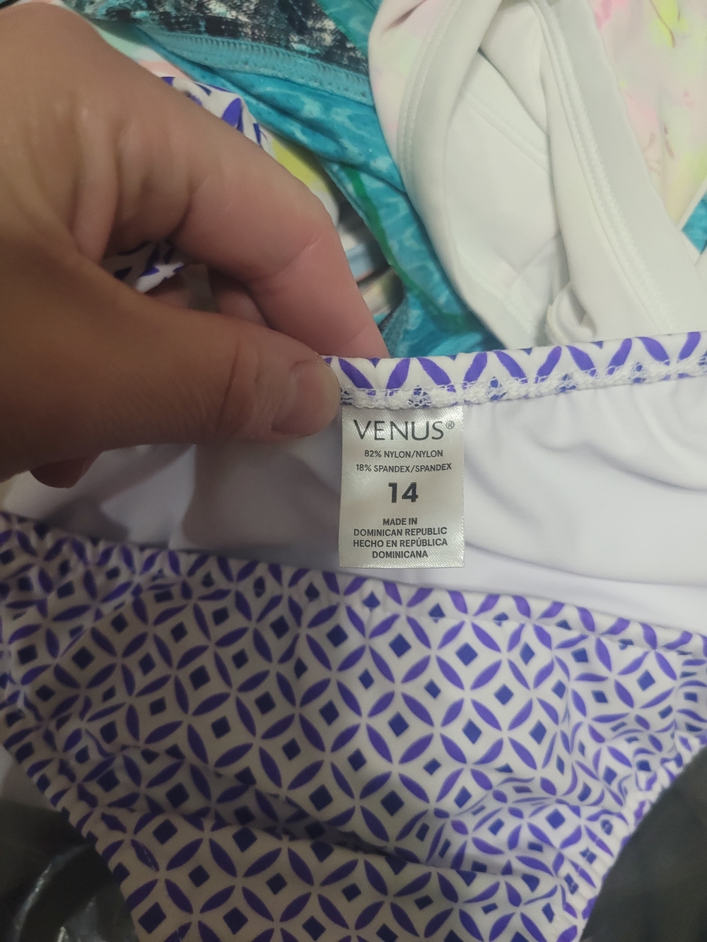 Nwot Venus Belize geo-print halter bikini set size 38B/40A & 14 bottom (xl) - Picture 5 of 5